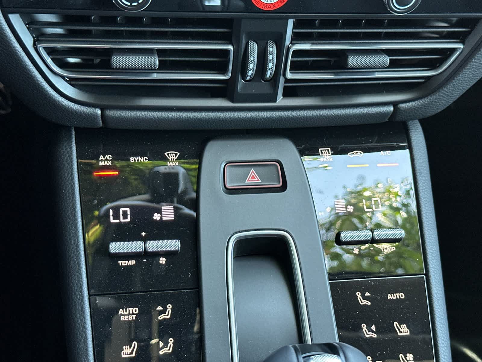 Certified 2025 Porsche Macan AWD/4WD image 24