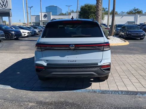 New 2026 Volkswagen Taos SE image 5