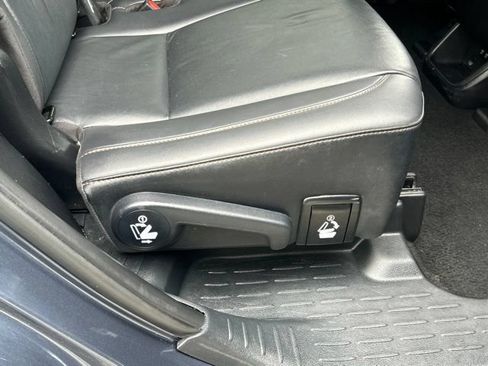 Used 2019 Toyota Highlander XLE AWD/4WD image 31