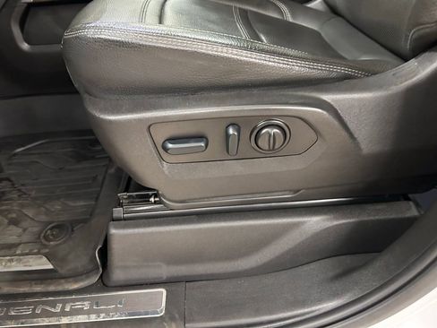 Used 2022 GMC Sierra 2500 Denali AWD/4WD image 12