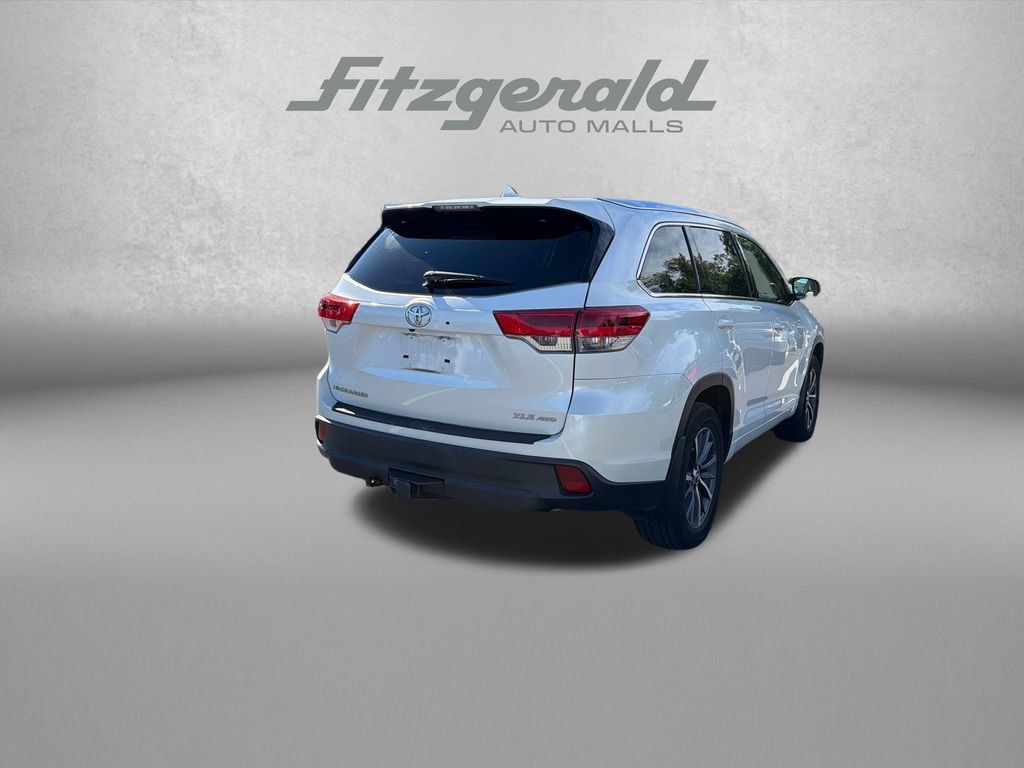 Used 2018 Toyota Highlander XLE AWD/4WD image 8