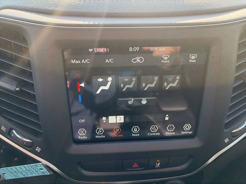 Used 2022 Jeep Cherokee Latitude AWD/4WD image 18