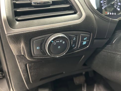 Used 2022 Ford Edge SEL w/ Convenience Package image 12