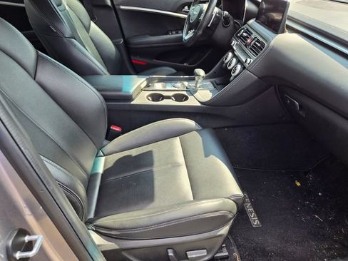 Used 2022 Genesis G70 2.0T RWD image 11