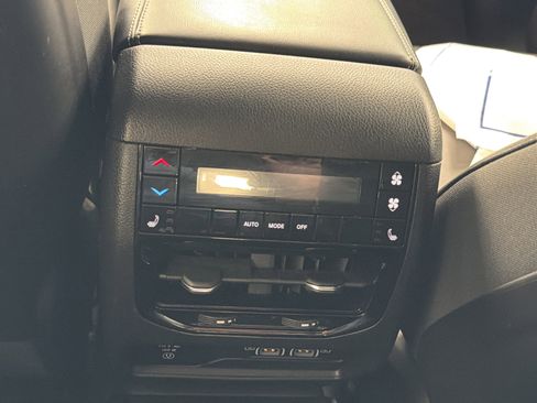 Used 2023 Jeep Grand Cherokee L Limited AWD/4WD image 23
