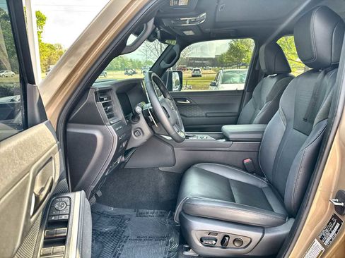 Used 2025 Lexus GX 550 AWD/4WD image 2