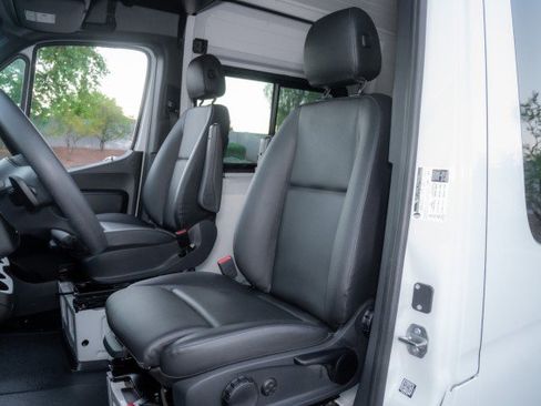 Used 2024 Mercedes-Benz Sprinter 2500 image 11