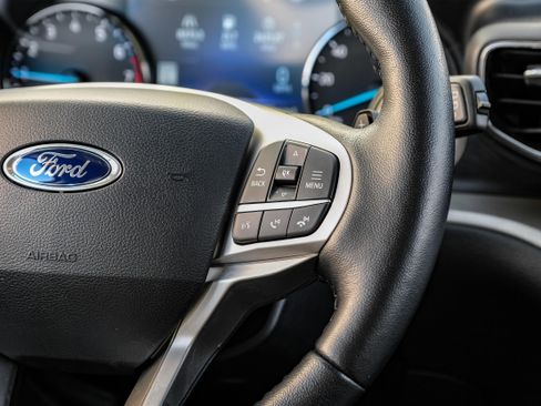 Used 2021 Ford Explorer XLT w/ Equipment Group 202A image 16