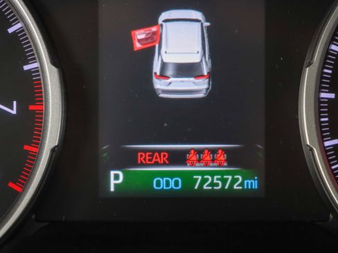 Used 2021 Toyota RAV4 XLE Premium image 16