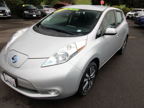 Used 2016 Nissan Leaf SV image 7