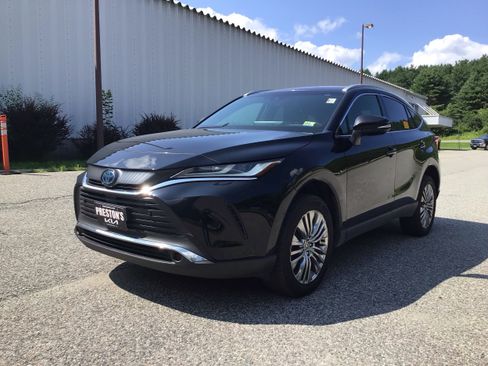 Used 2022 Toyota Venza XLE AWD/4WD image 3