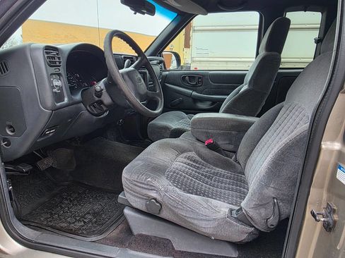 Used 2000 Chevrolet S10 Pickup LS w/ Preferred Equipment Group image 12