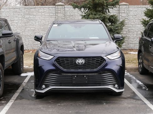 Certified 2025 Toyota Highlander XSE image 2