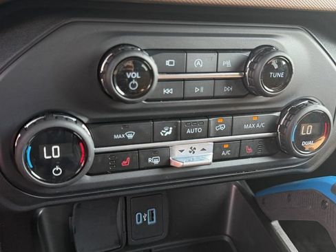 Used 2023 Ford Bronco Outer Banks w/ Sasquatch Package AWD/4WD image 19
