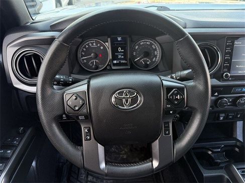 Used 2022 Toyota Tacoma TRD Off-Road image 13