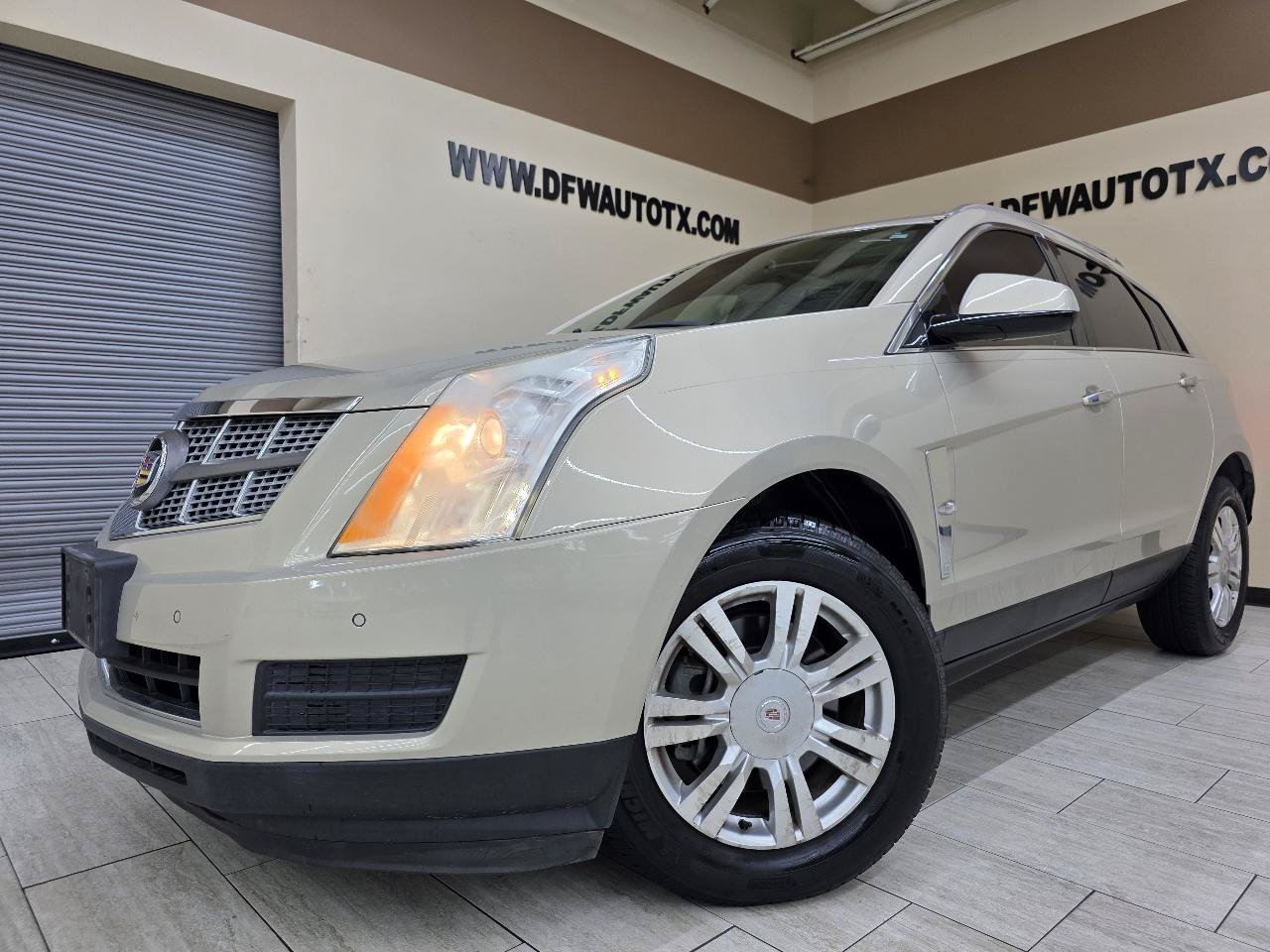 Used 2011 Cadillac SRX Luxury FWD image 1