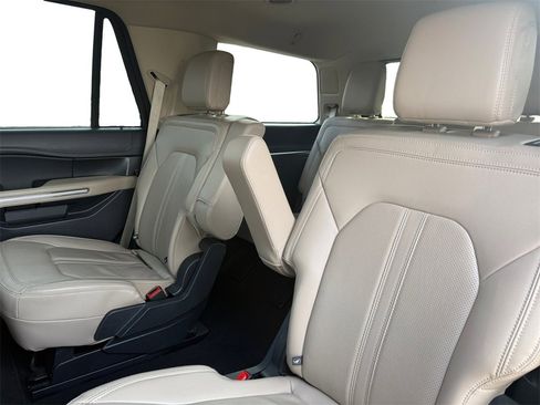 Used 2024 Ford Expedition Limited image 14