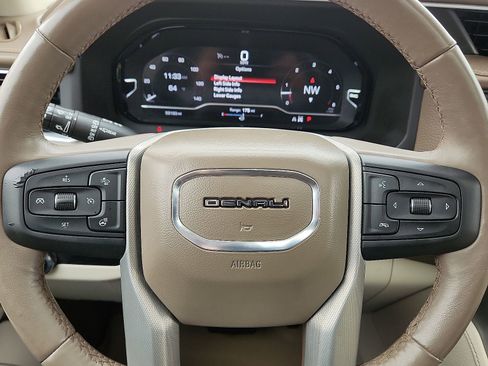 Used 2022 GMC Yukon XL Denali image 24