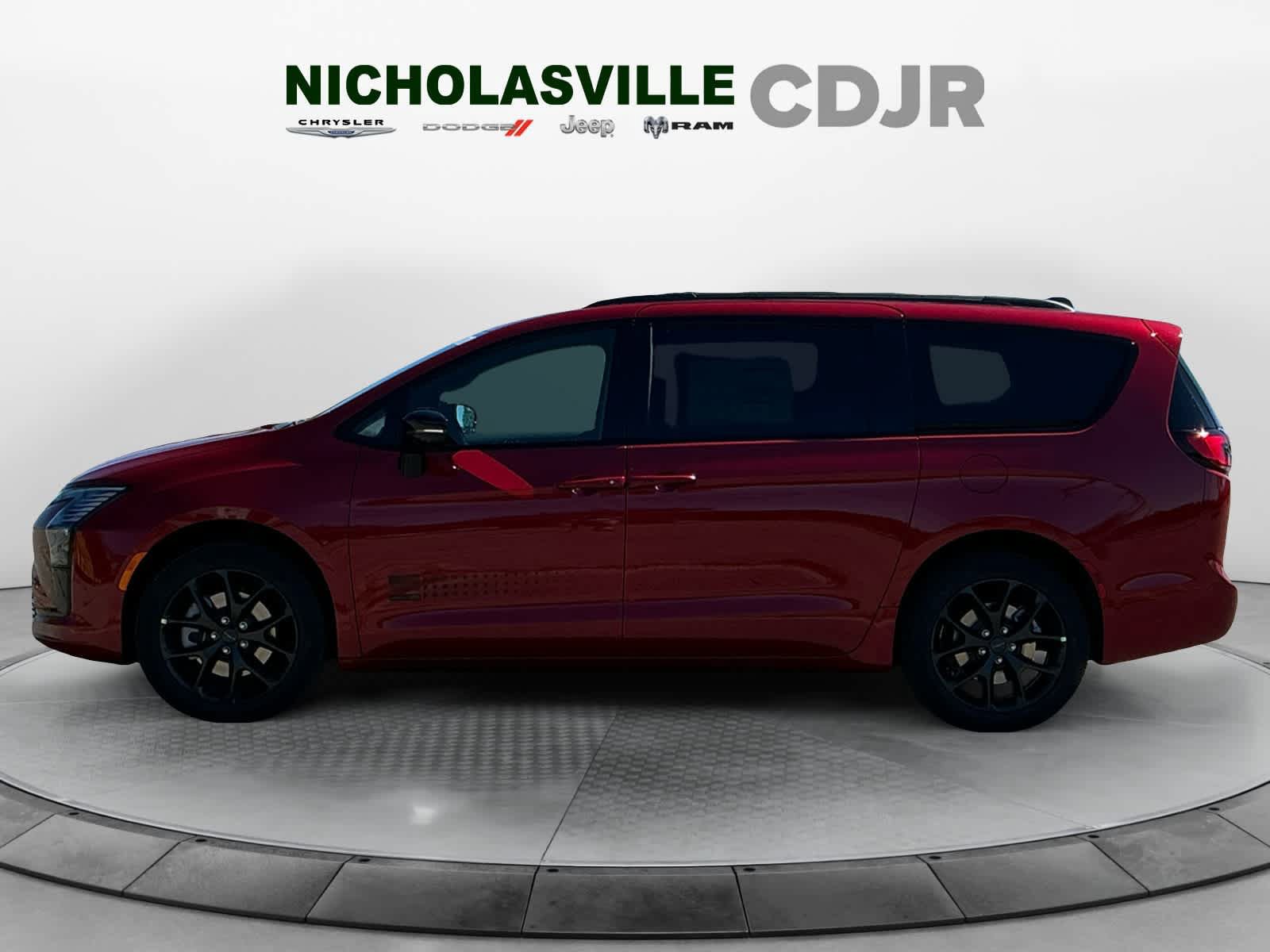 New 2027 Chrysler Pacifica Select AWD/4WD image 2