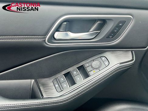 Used 2026 Nissan Rogue Platinum w/ Platinum Premium Package image 23