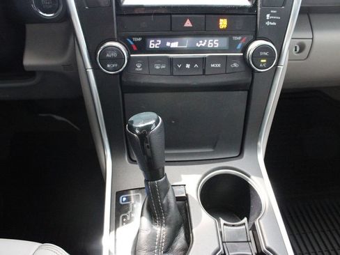 Used 2015 Toyota Camry XLE w/ Moonroof Package FWD image 38