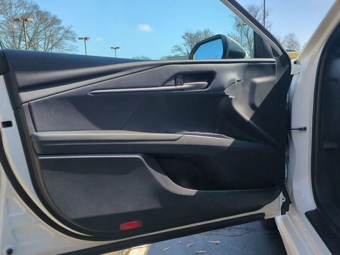 Used 2025 Toyota Camry SE FWD image 11