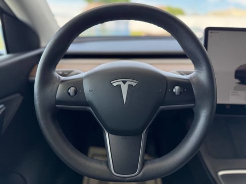 Used 2022 Tesla Model Y Long Range AWD/4WD image 13