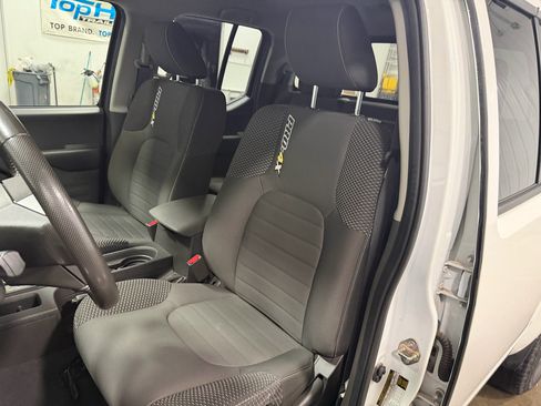 Used 2019 Nissan Frontier PRO-4X image 24