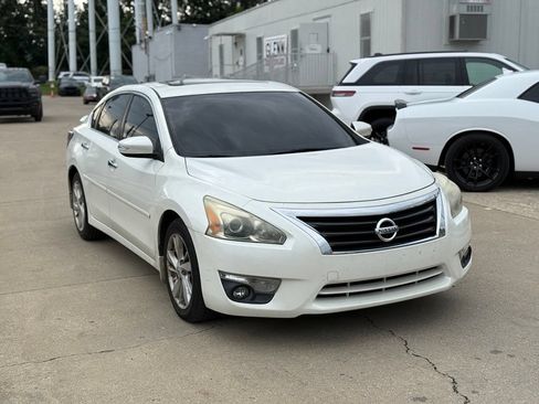 Used 2015 Nissan Altima 2.5 SL w/ Technology Package FWD image 4
