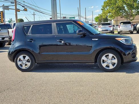 Used 2019 Kia Soul FWD image 12