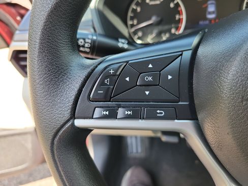 Used 2025 Nissan Altima 2.5 SV FWD image 13