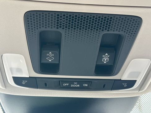Used 2025 Honda Pilot Touring image 33