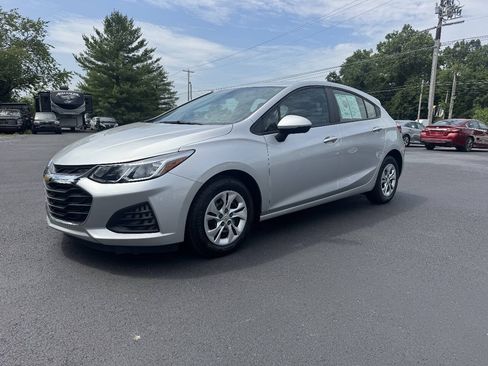 Used 2019 Chevrolet Cruze LS FWD image 2