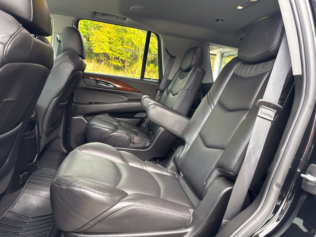 Used 2018 Cadillac Escalade Luxury AWD/4WD image 24