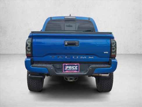 Used 2017 Toyota Tacoma TRD Off-Road w/ Premium & Technology Package AWD/4WD image 6
