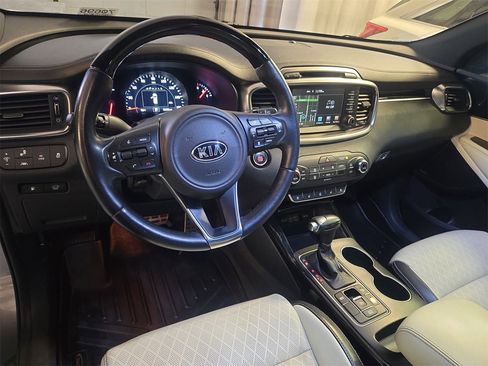 Used 2017 Kia Sorento SX image 16