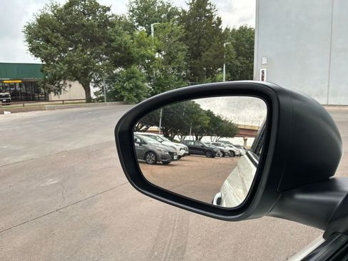 Used 2025 Nissan Altima 2.5 SV FWD image 19