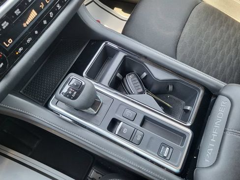 Used 2025 Nissan Pathfinder SV FWD image 20