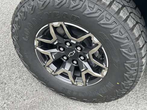 New 2026 Chevrolet Colorado ZR2 w/ Technology Package AWD/4WD image 9