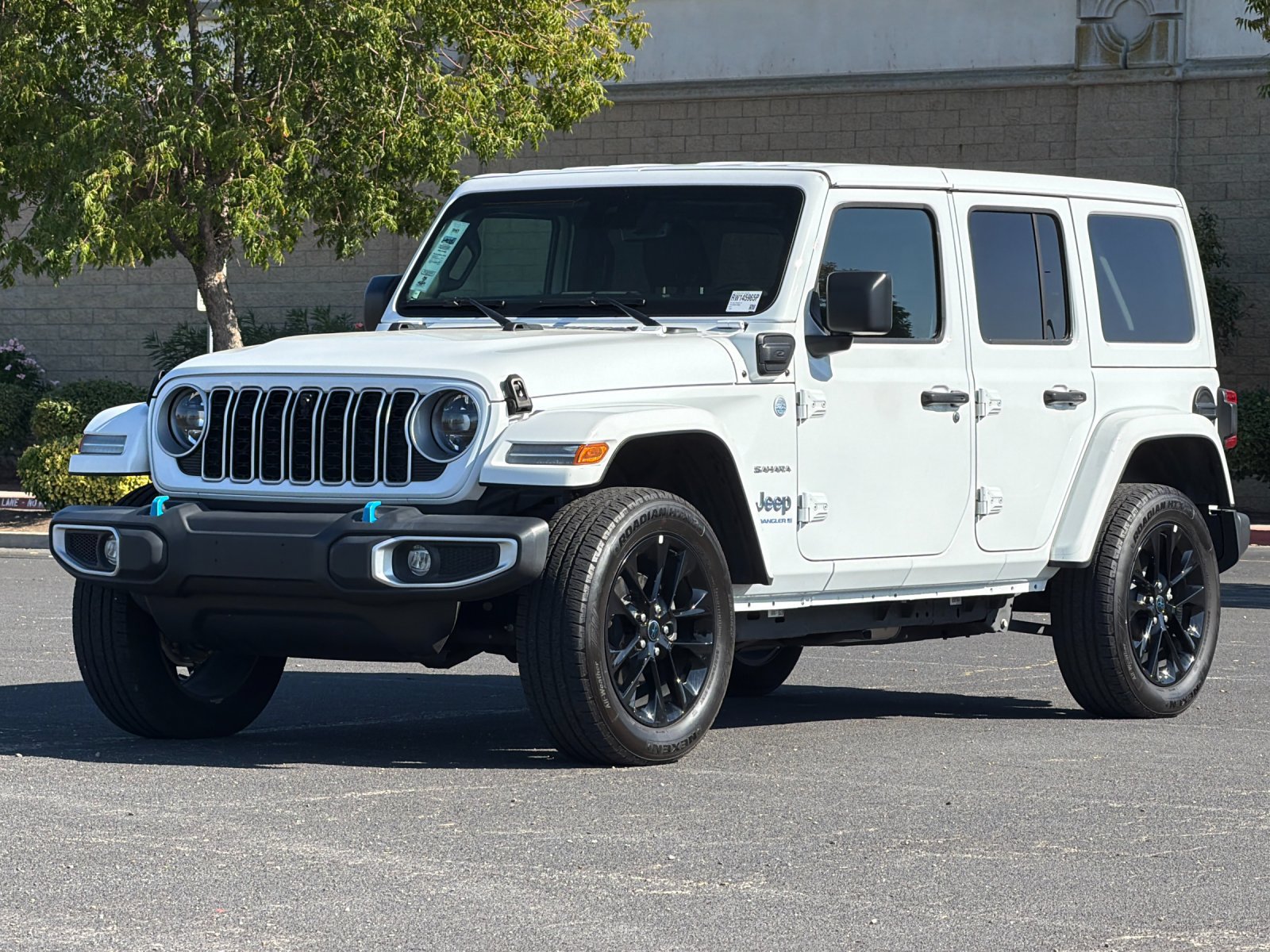Used 2024 Jeep Wrangler Unlimited Sahara w/ Technology Group AWD/4WD image 8