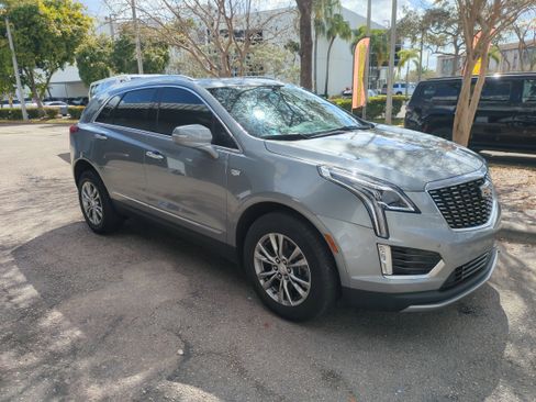 Used 2023 Cadillac XT5 Premium Luxury image 2