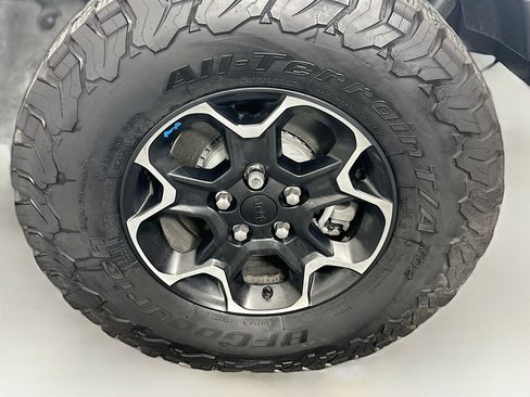 Used 2023 Jeep Wrangler Unlimited Rubicon 4xe w/ Cold Weather Group AWD/4WD image 11