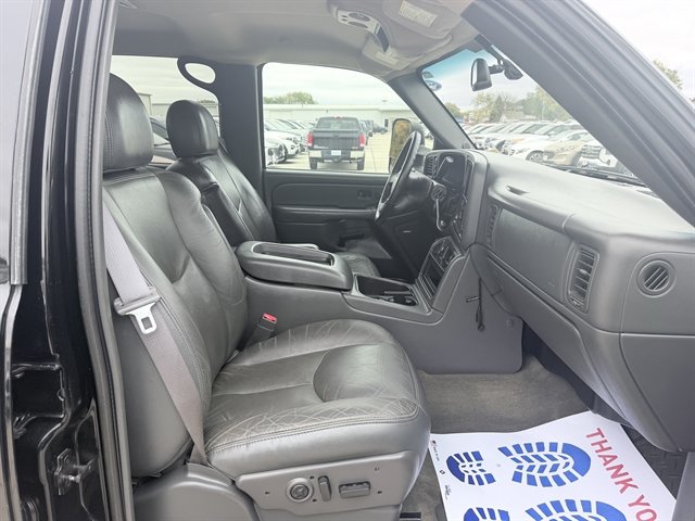 Used 2004 GMC Sierra 2500 SLT w/ Heavy-Duty Power Package AWD/4WD image 3