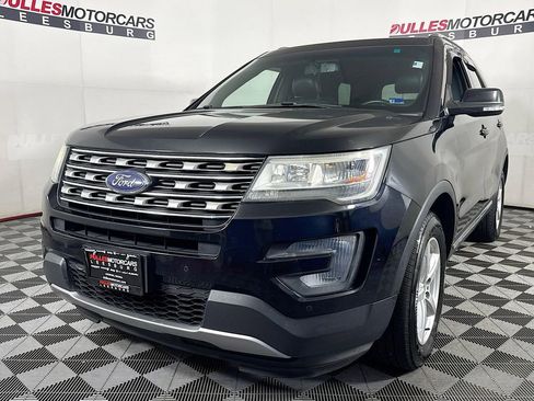 Used 2016 Ford Explorer XLT w/ Equipment Group 202A image 3