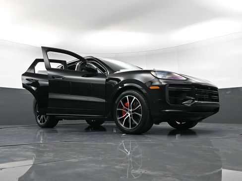 New 2026 Porsche Cayenne Turbo AWD/4WD image 40