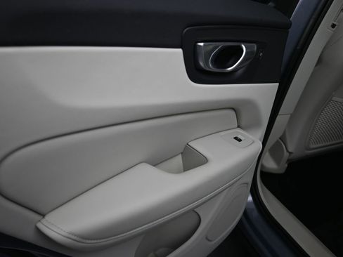 Used 2023 Volvo XC60 B5 Plus w/ Protection Package Premier image 15