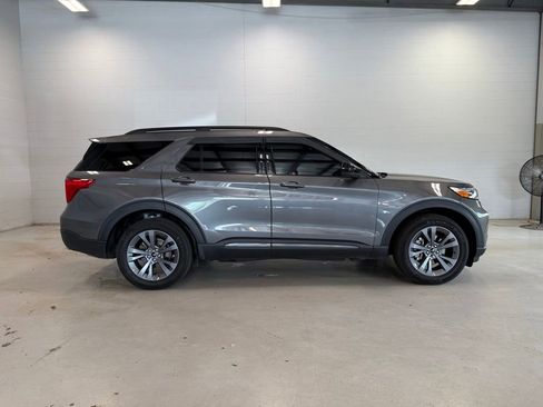 Used 2023 Ford Explorer XLT w/ Equipment Group 202A AWD/4WD image 8