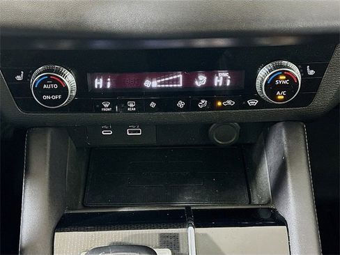 Used 2023 Mitsubishi Outlander SE image 16