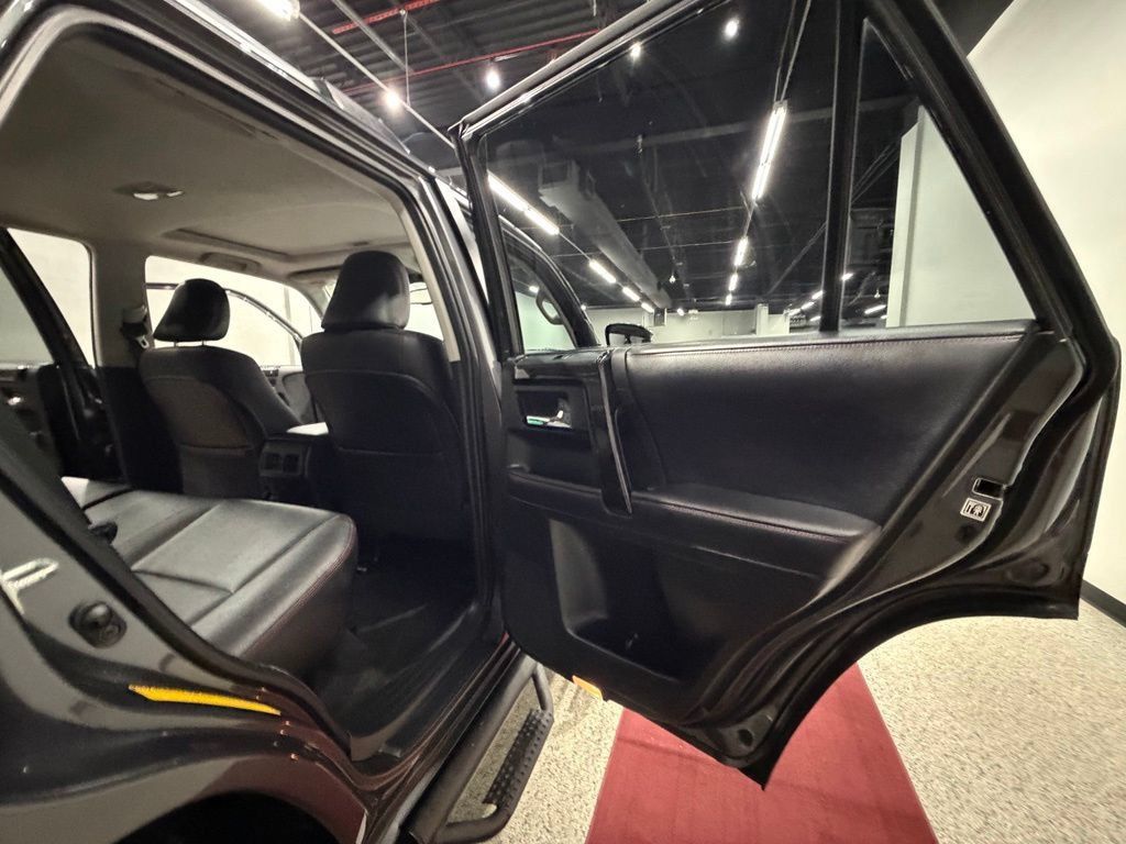 Used 2018 Toyota 4Runner TRD Off-Road Premium AWD/4WD image 33