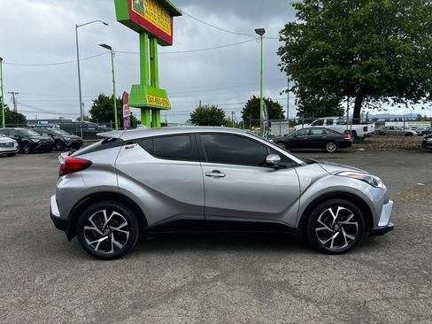 Used 2018 Toyota C-HR XLE FWD image 2